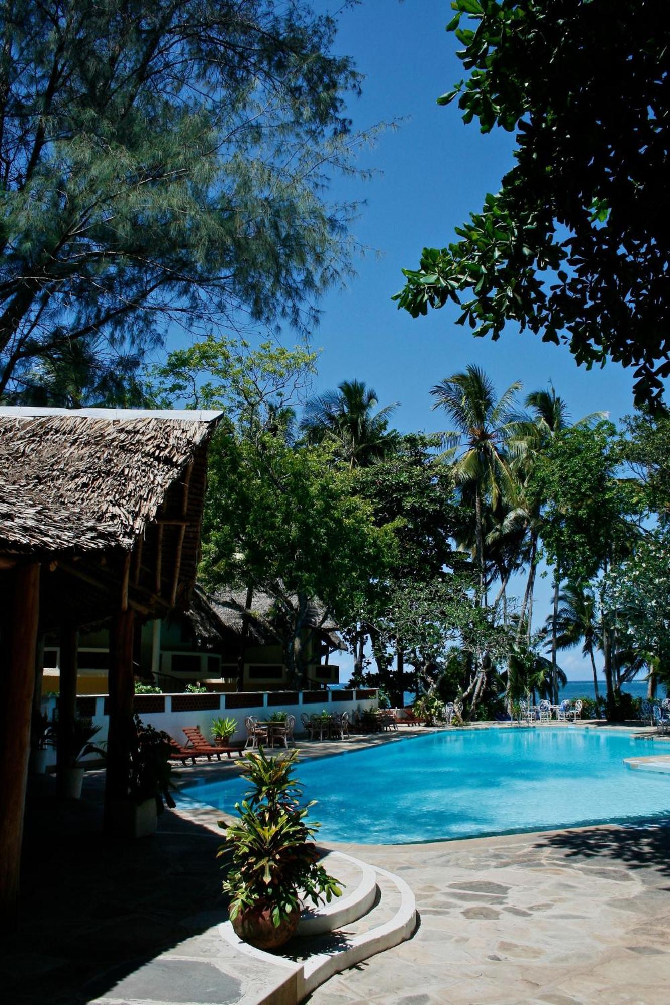 Plaza Beach Hotel Bamburi Exterior photo