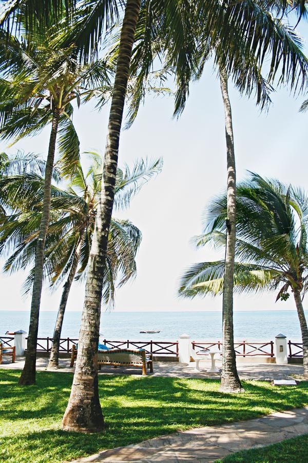 Plaza Beach Hotel Bamburi Exterior photo