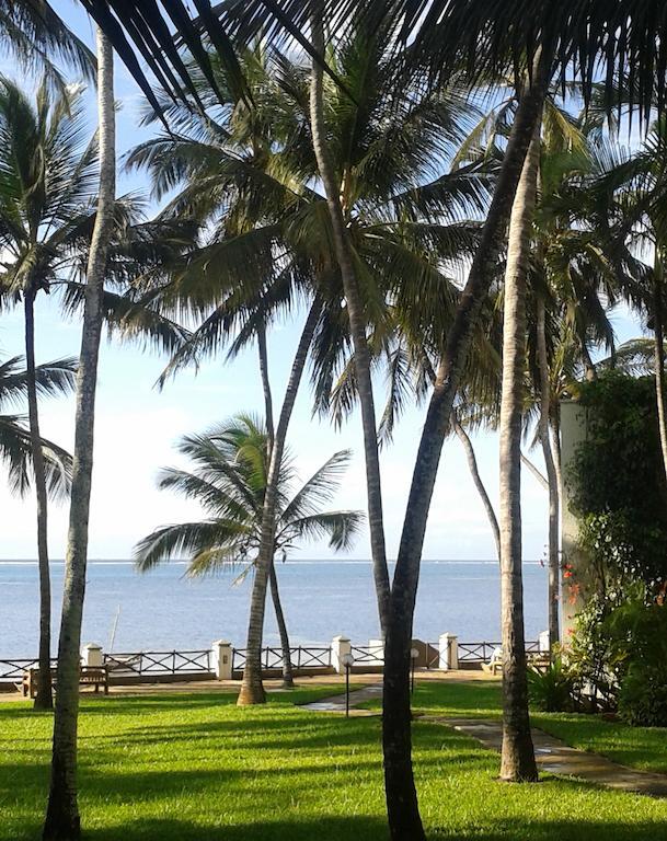 Plaza Beach Hotel Bamburi Exterior photo