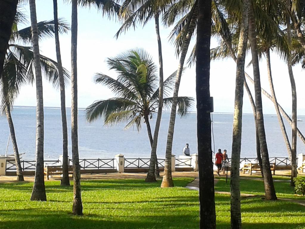 Plaza Beach Hotel Bamburi Exterior photo