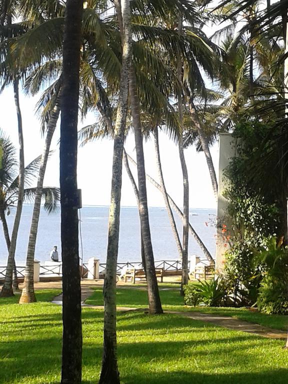 Plaza Beach Hotel Bamburi Exterior photo